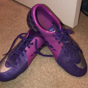 Soccer shoes